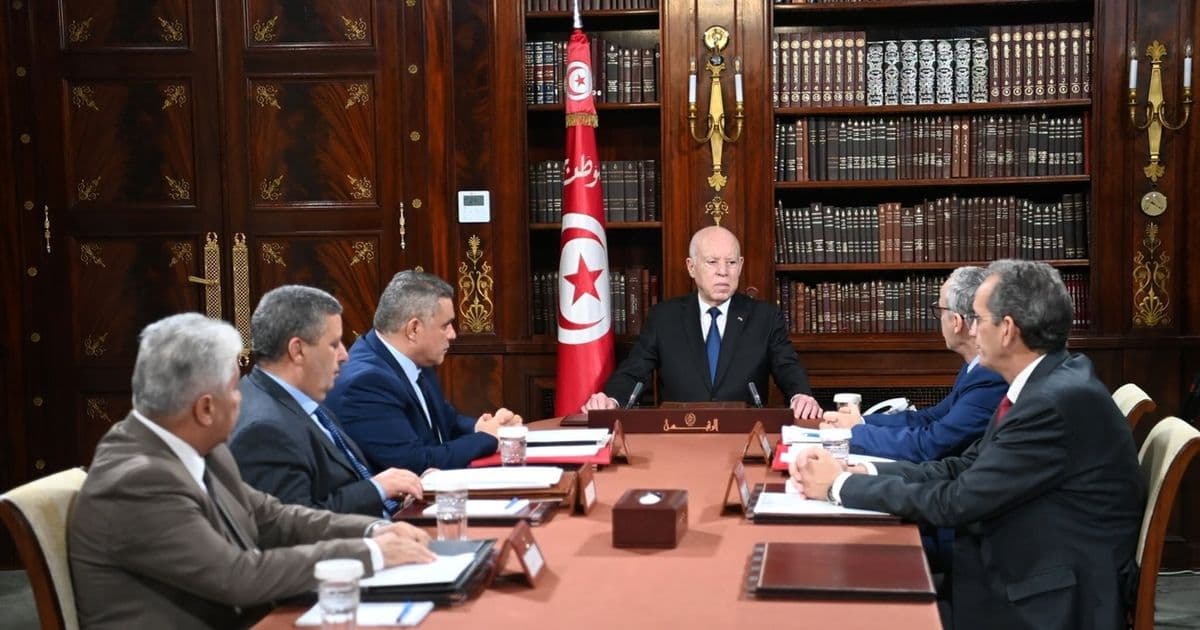 سعيد يمنح عفوا لطلاب مسجونين