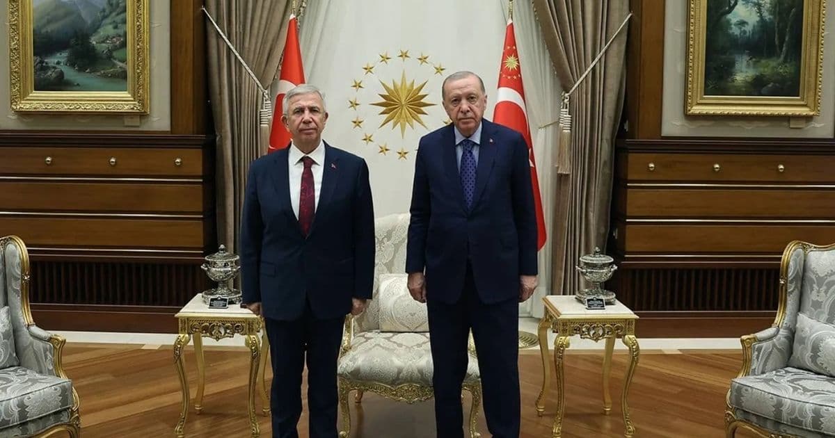 Unplanned Visit Shakes Turkish Politics