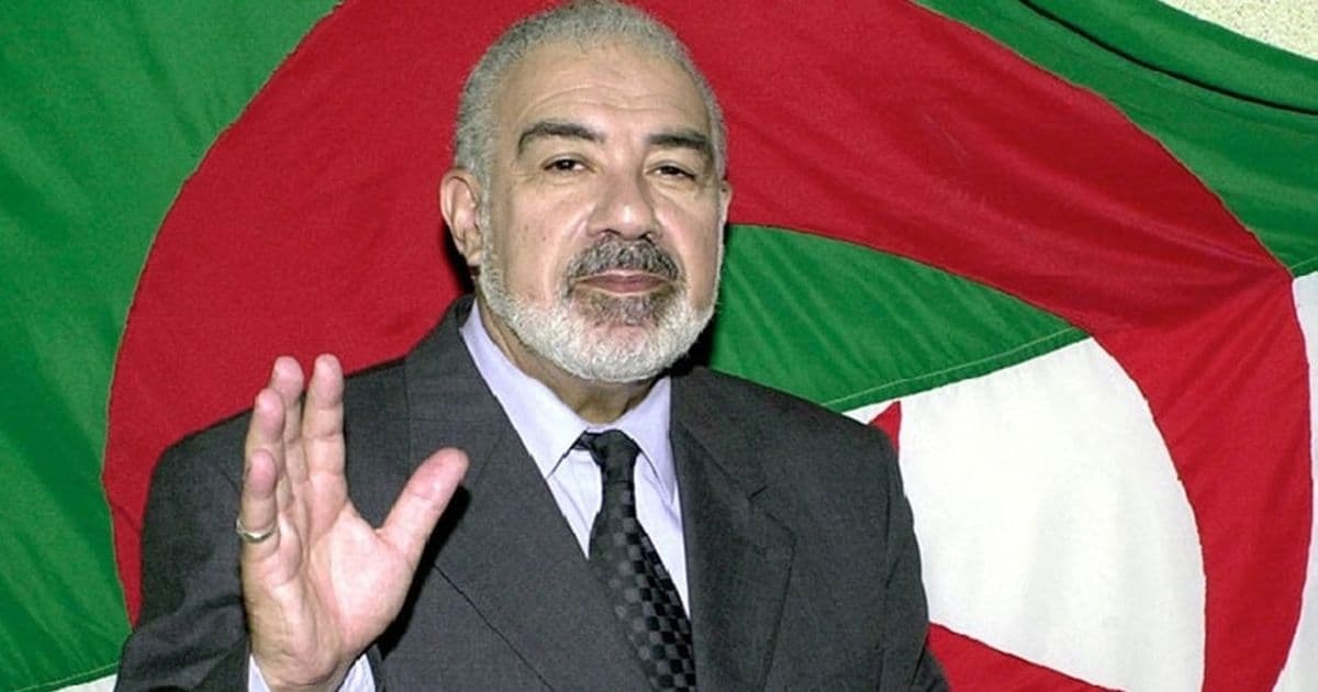 مشاركة الشيخ نحناح في السياسة