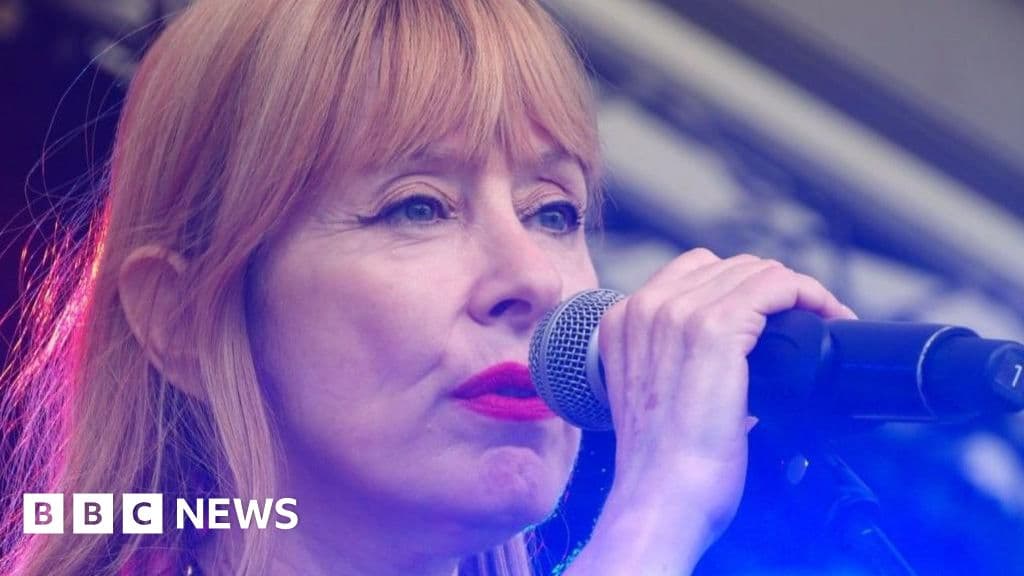 Suzanne Vega closes Cambridge Folk Festival