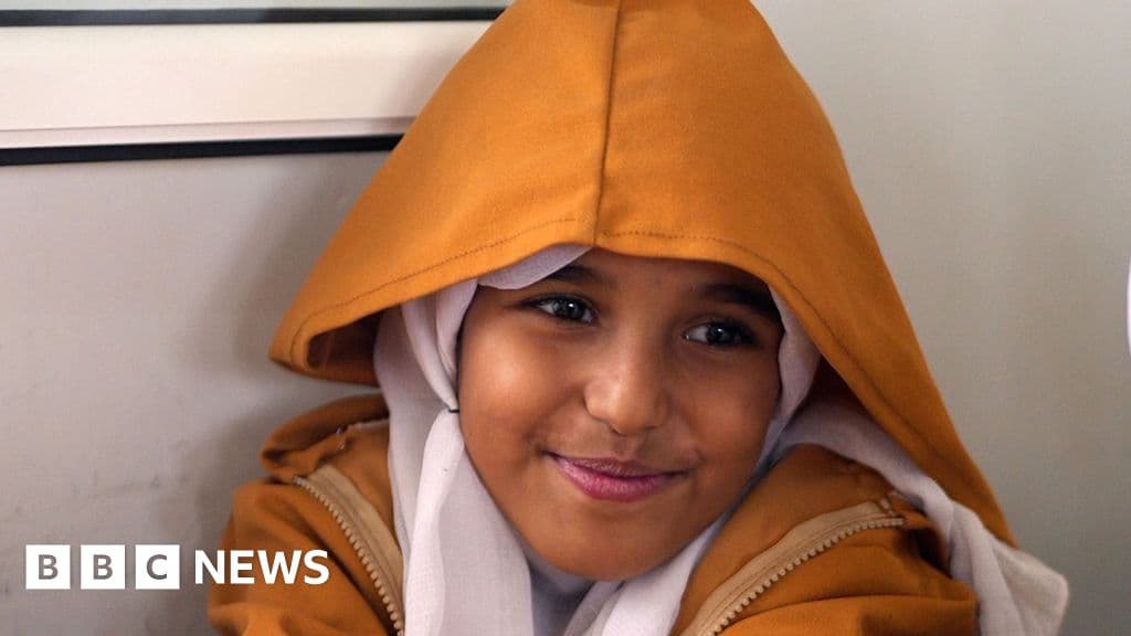 Yemen children face snipers to attend school