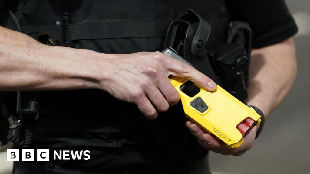 Suffolk officer retains job after Taser use