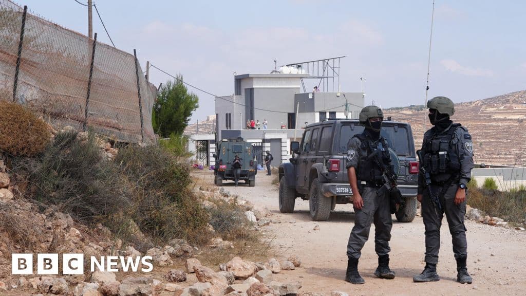 Activists provide aid to Palestinians under siege