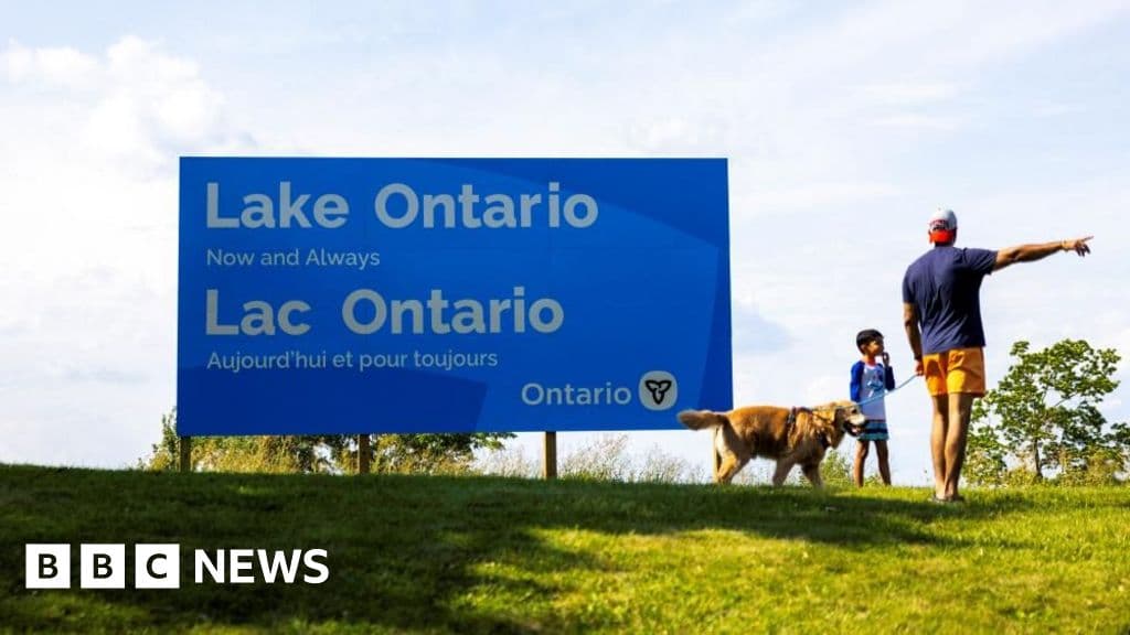 Canada unveils large Lake Ontario sign