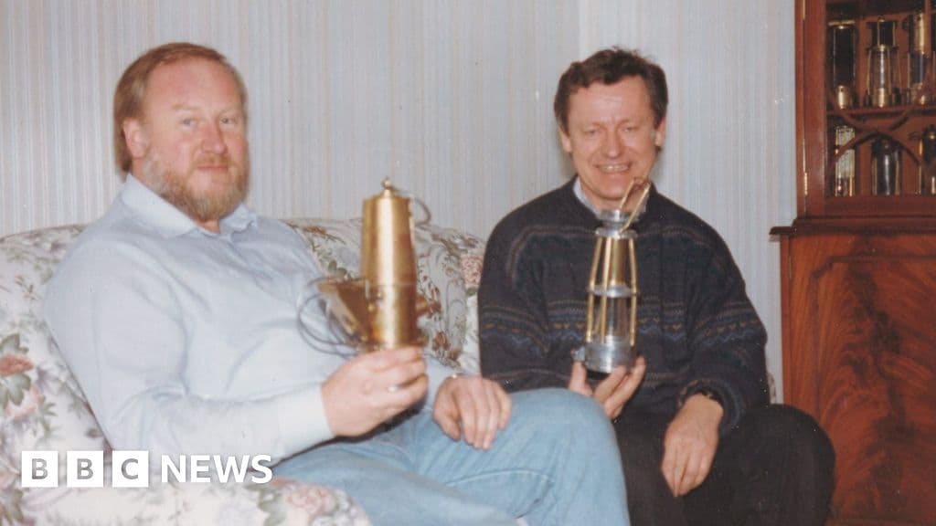 Miner's lamp record to be auctioned