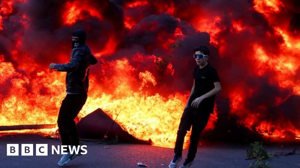 Albania protests: Students storm ministries