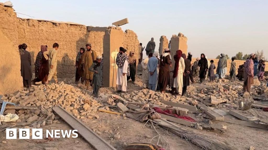 باكستان تشن غارات جوية على أفغانستان