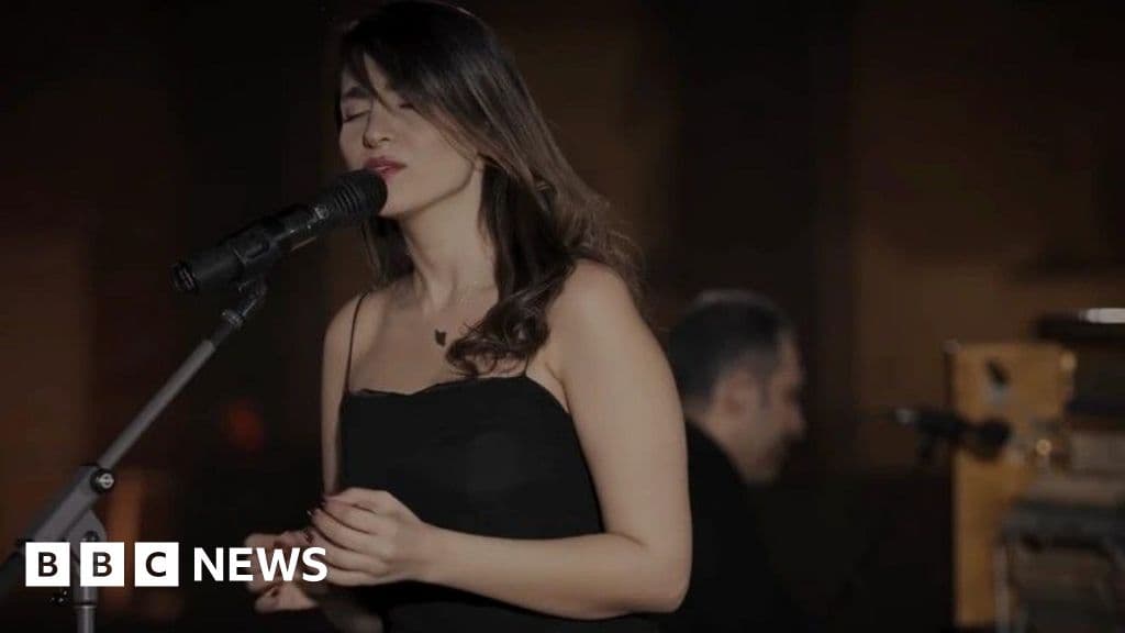 إيران تؤيد الجلد للمغنية بدون حجاب