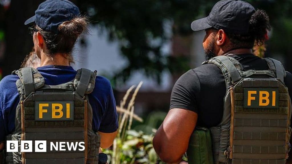 FBI يحقق في سرقة بيانات العملاء