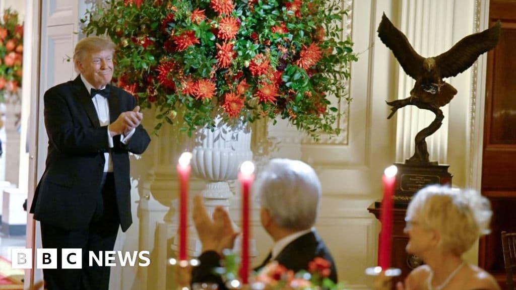 Trump presents eagle statue to Xi at White House dinner