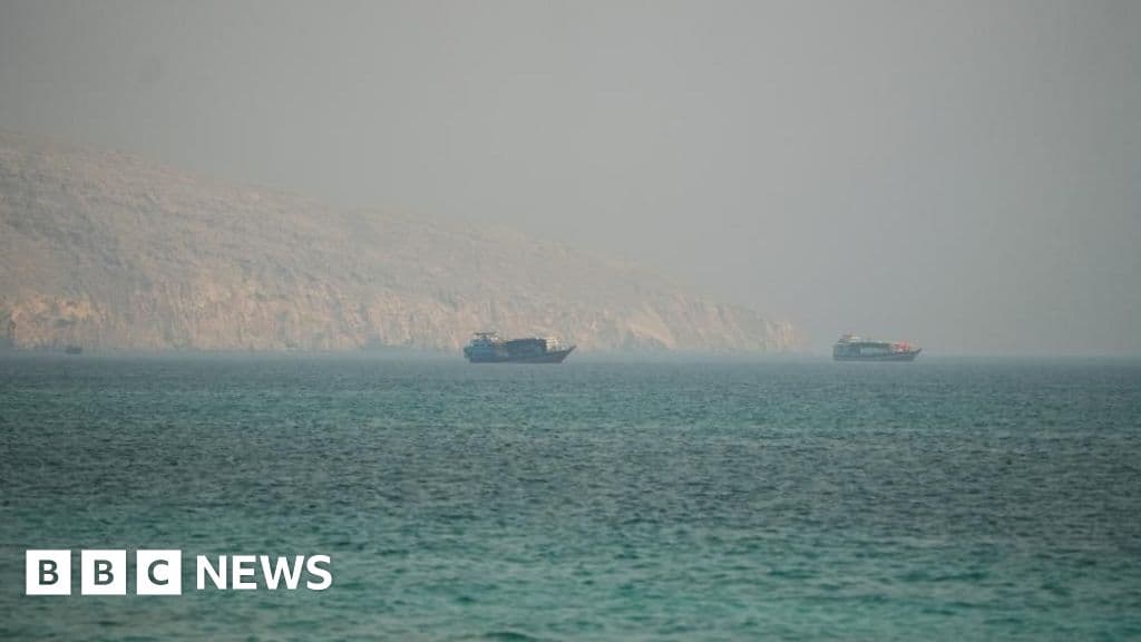 القائد الأعلى لإيران يدعو إلى الانتقام بعد دفن والده