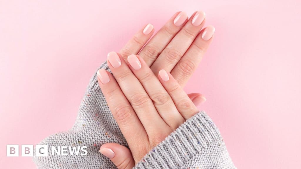 Bare nails: fashion or classism