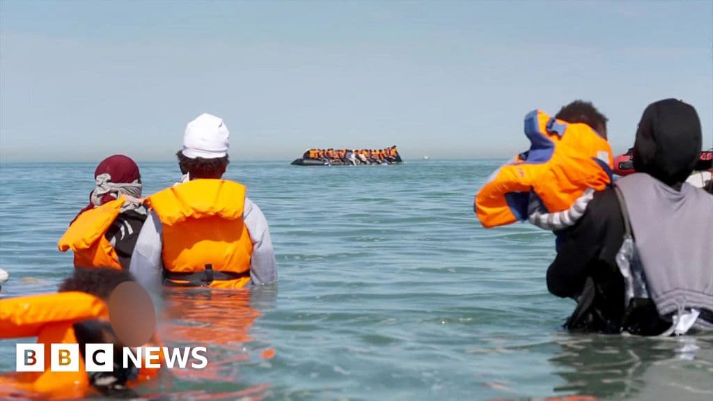 Smuggling gangs switch to mega-dinghies