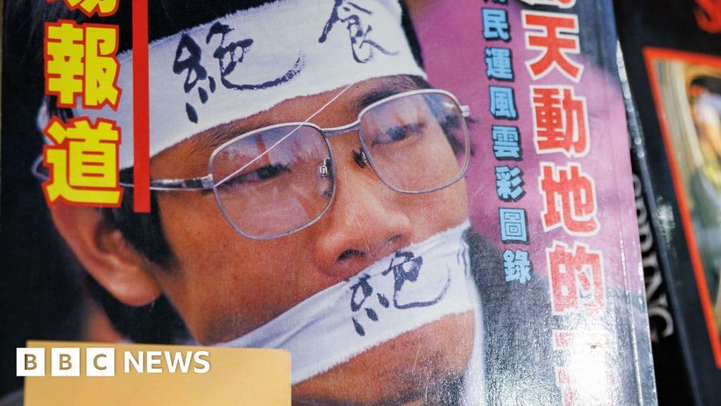 Hong Kong Bookshops Close Doors to Chinese Readers