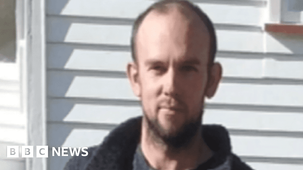 New Zealand apologizes to children in bush with fugitive father