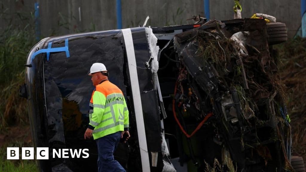 Netherlands: 16 Hurt in Student Bus Accident