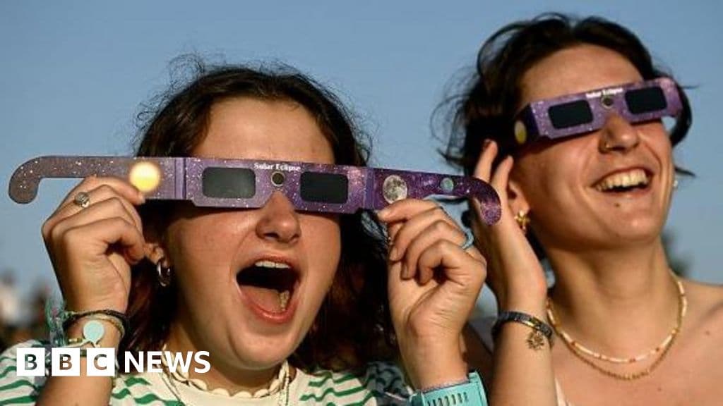 Eclipse Signs of Eye Damage