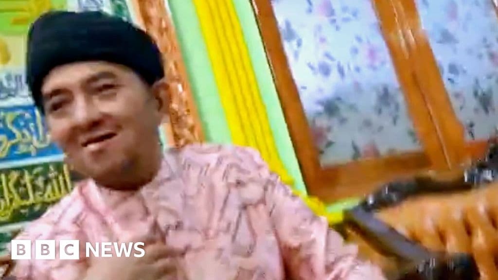 بي بي سي تكشف إفراجا مبكرا عن معلم مسجون في إندونيسيا