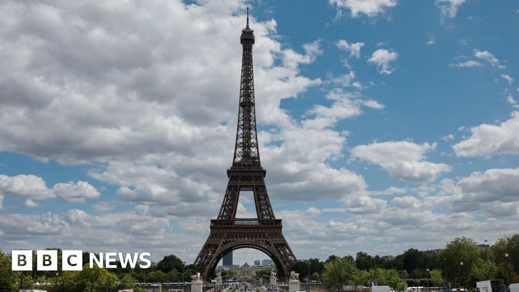 إغلاق برج إيفل بسبب إضراب الموظفين