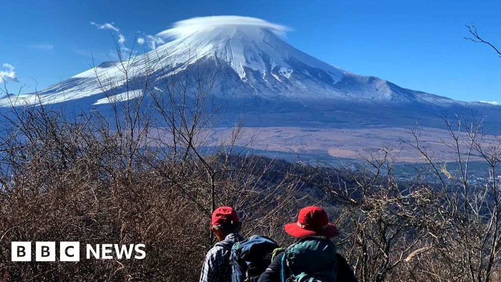 Yamanashi to charge rescue fees at Mount Fuji in off season