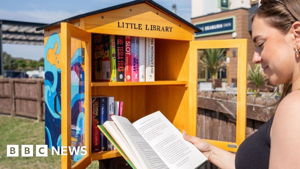 Sunderland seafront hosts book exchange