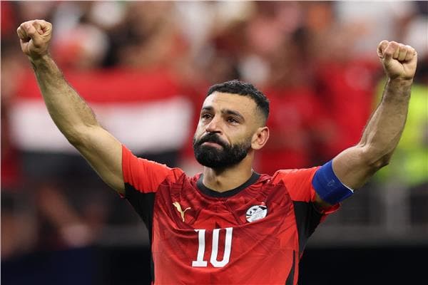 رامي عباس يثير الجدل مرة أخرى حول مستقبل محمد صلاح