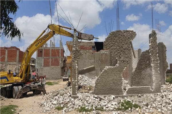 إزالة التعديات والبناء المخالف في أحياء الإسكندرية