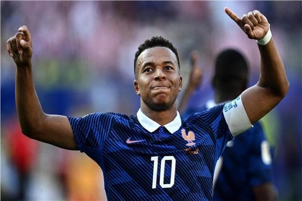Mbappé Aims for Top Scorer Title