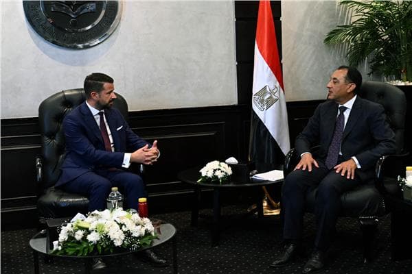 مدبولي يعلن خط ملاحي بين الإسكندرية وبار يعزز التعاون الاقتصادي