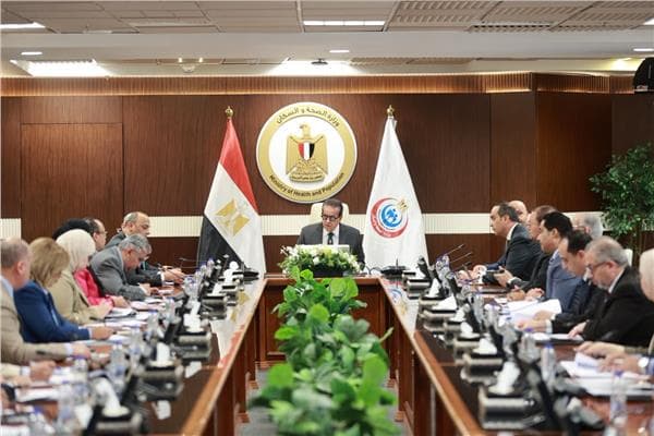 وزير الصحة يطلع على تجربة منظومة التأمين الصحي بالمنيا