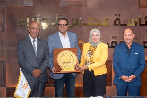 Ministers honor first Real Estate Marketers graduation