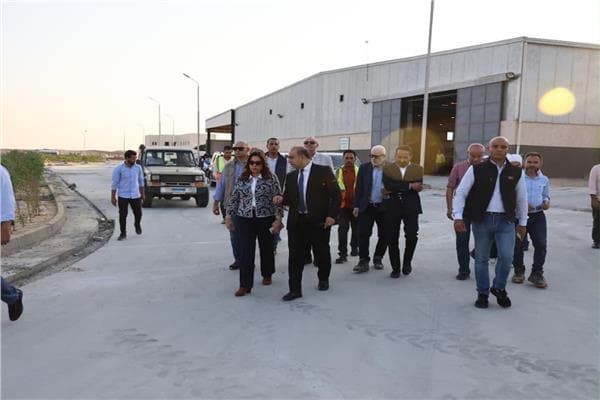 وزيرة التنمية تتفقد مشروع معالجة مخلفات العاشر