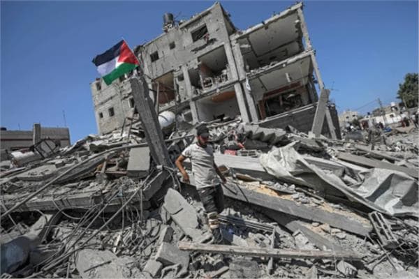 فلسطينيون يسعون لعودة منازلهم في دير البلح