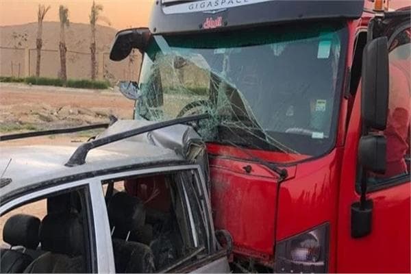 Three injured in Shubra car and pickup crash