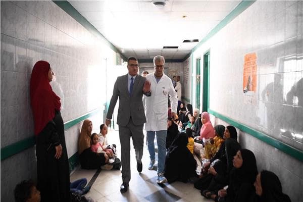 محافظ يقيل مدير مستشفى قنا ونقابة تعتبره تعسفيا