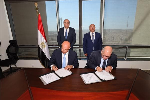شراكة بين الطيران والنقل لصيانة الممرات