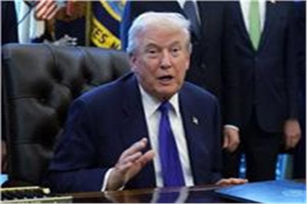 ترامب يتوعد إيران والحوثيين بعقاب عسكري