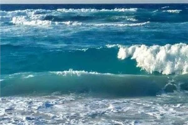 الأرصاد تحذر من ارتفاع الأمواج على 8 شواطئ