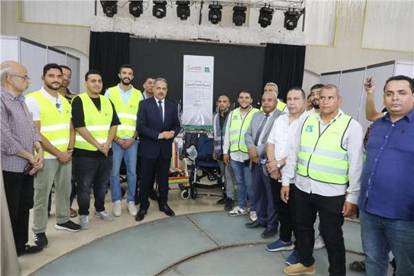 Al Sharqia Governor joins free medical convoy in Abu Kabir