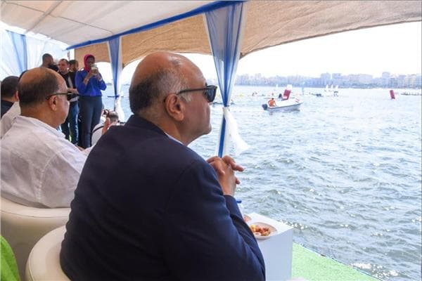 Alexandria Governor observes Naval Day shows