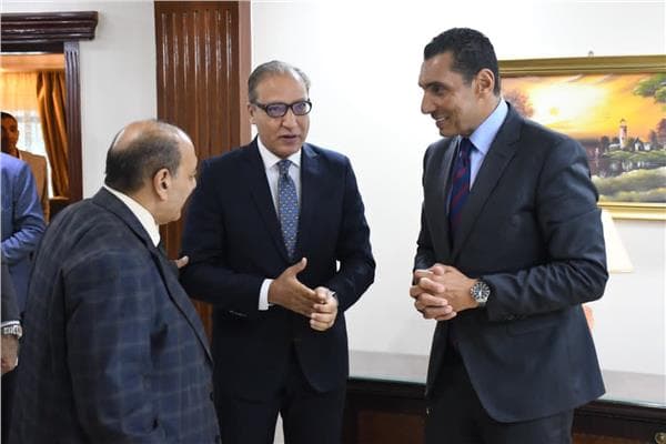 وزير الرياضة يناقش دعم بطولة العالم للبلياردو