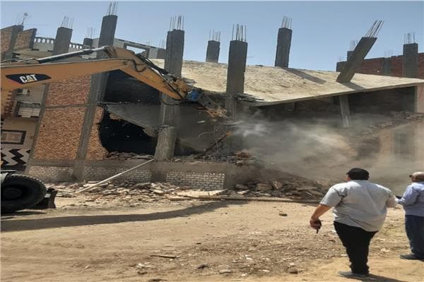 عوض يعلن استرداد أراضي وتطهير 42 ألف تعدٍ