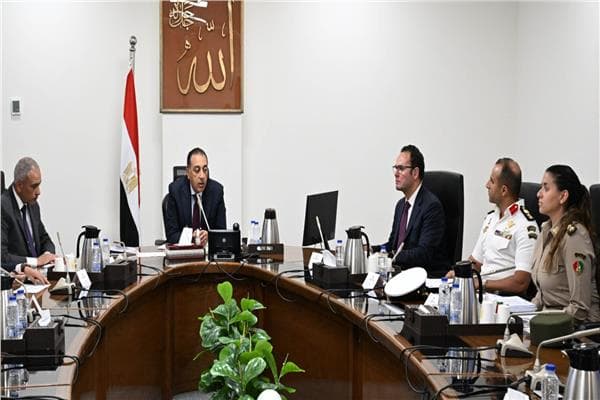 رئيس الوزراء يتابع جهود مكافحة الكلاب الضالة