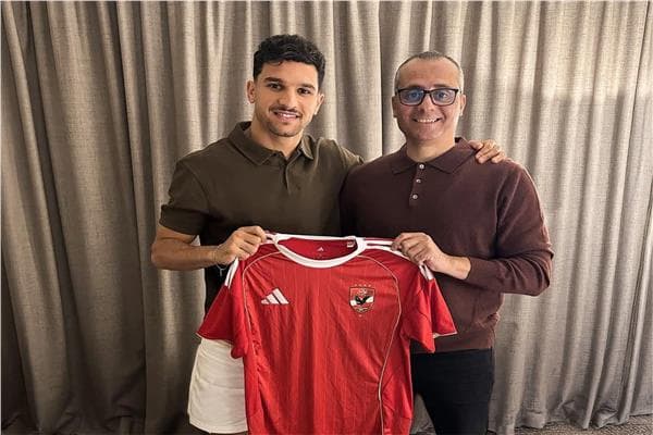 الأهلي يوقع مع منصف الجزائري لثلاثة مواسم