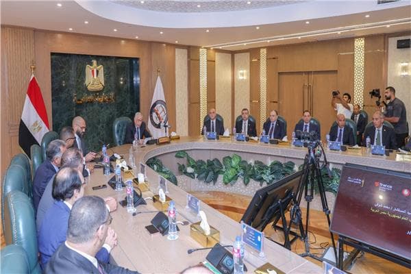 النيابة العامة تبدأ خدمات إلكترونية عبر فودافون كاش