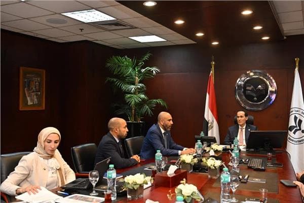هيئة الاستثمار تدرس مع موانئ دبي فرص استثمار