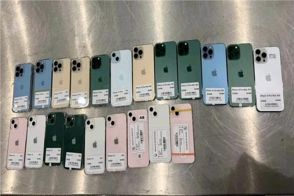 Confiscation of luxury phones and watches at Cairo Airport