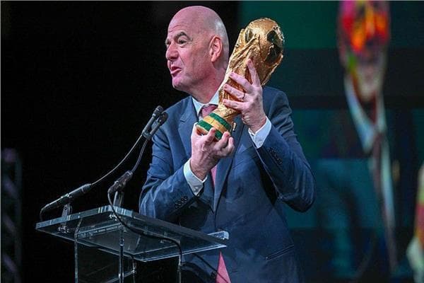 إنفانتينو يوضح أن بيع حصص كأس العالم اقتراح فقط