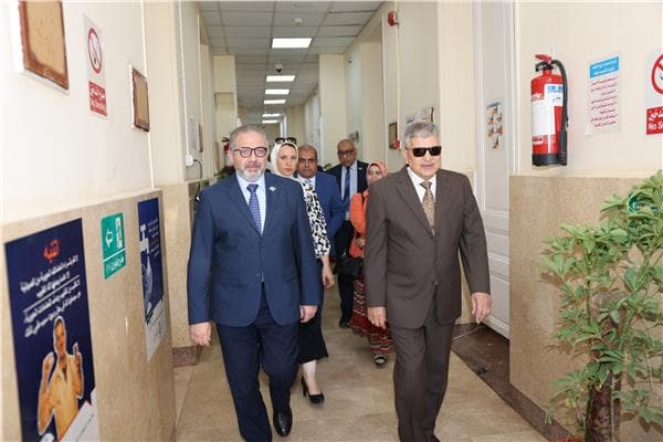 صادق يعقد اجتماعات لتعزيز التأمين الصحي بالإسماعيلية