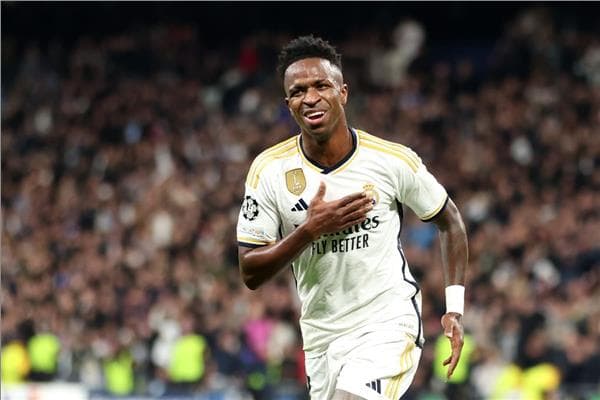 فينيسيوس يقرر البقاء في ريال مدريد